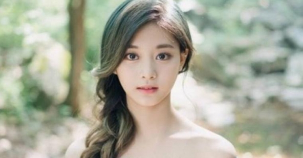 Tzuyu (TWICE) bỗng vô cớ bị fan quát ngay khi vừa mở lời phát biểu