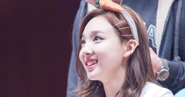 Phát sốt với hình tượng thỏ hồng dễ thương của Nayeon