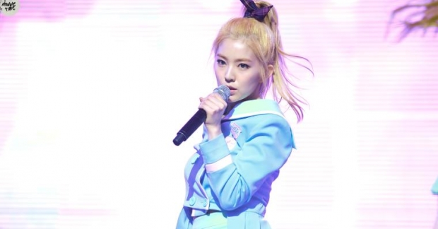 Irene (Red Velvet) điêu đứng vì chiếc váy quá ngắn bỗng "phản chủ" trên sân khấu