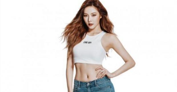 Ngây ngất với cơ bụng sexy của HyunA trong bộ ảnh mới