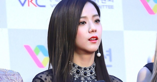 Ph&aacute;t sốt với biểu cảm cu-te hạt me của Jisoo (Blackpink)