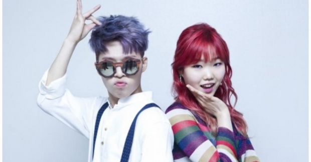 Hai anh em Akdong Musician, ai được hẹn h&ograve; trước?