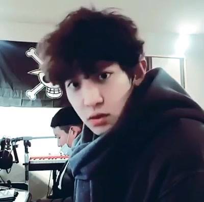 [GIF] 170103 CHANYEOL trên Vapp 