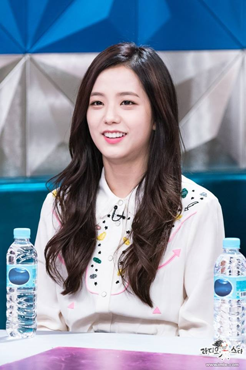 Bài báo: Kim Gura nói với Black Pink Jisoo, "Em có một khuôn mặt SM, không phải mặt YG"