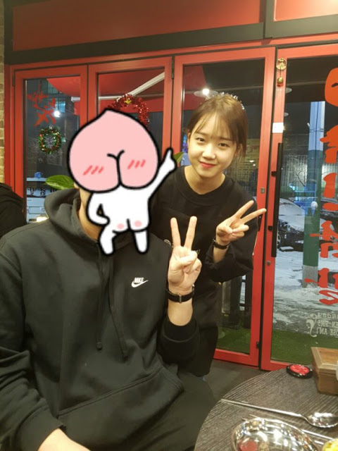 Bài báo: IOI Choi Yoojung chụp ảnh cùng fan trong khi làm bán thời gian tại nhà hàng của chú mình 