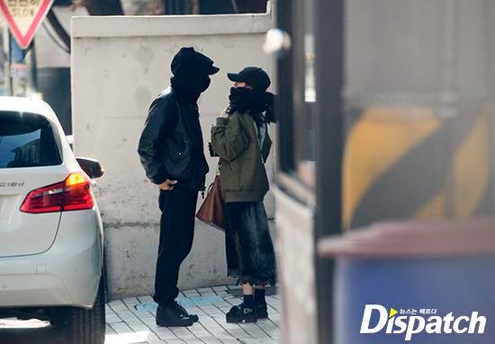 Dispatch lập tức tung bộ ảnh hẹn hò đầy lãng mạn của Lee Joon và Jung So Min ngay sau khi TV Report đưa tin. Quả nhiên là còn đang ém rất nhiều hàng nóng, chỉ là có “thích” hay không mà thôi ㅋㅋㅋㅋㅋ