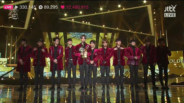 WANNA ONE thắng giải New Artist of the Year tại Golden Disc Awards lần thứ 32