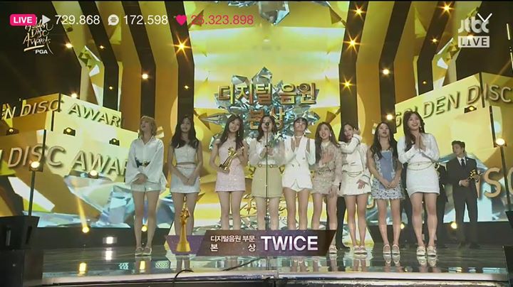 TWICE thắng Digital Bonsang tại Golden Disc Awards lần thứ 32