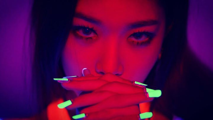 Chungha tái xuất cùng bản solo “ROLLER COASTER” sản xuất bởi Black Eyed Pilseung 