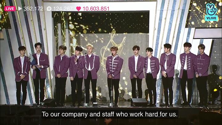 WANNA ONE thắng Best New Artist tại Seoul Music Awards lần thứ 27