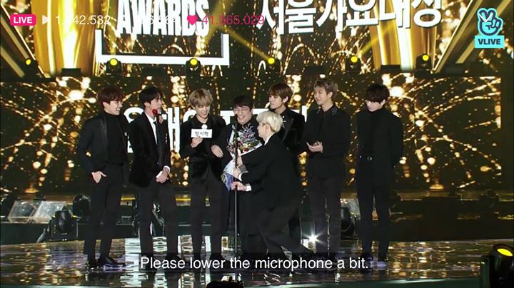 Bang Shi Hyuk thắng Best Producer tại Seoul Music Awards lần thứ 27