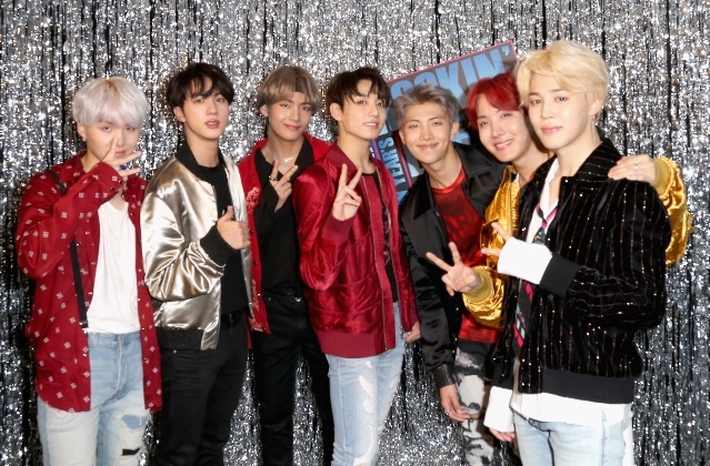 Hãy xem những màn biểu diễn của BTS tại “New Year’s Rockin’ Eve"