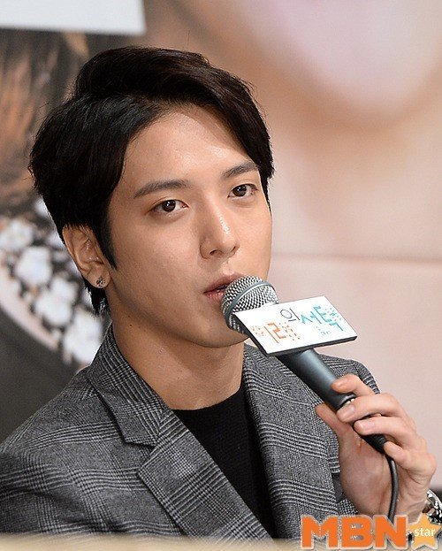 Bài báo: Fan của Jung Yong Hwa yêu cầu #ĐạihọcKyungheeXinlỗiđi