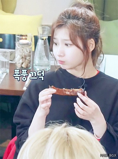 Pann: Gif mukbang của idol khiến bạn rớt nước miếng  