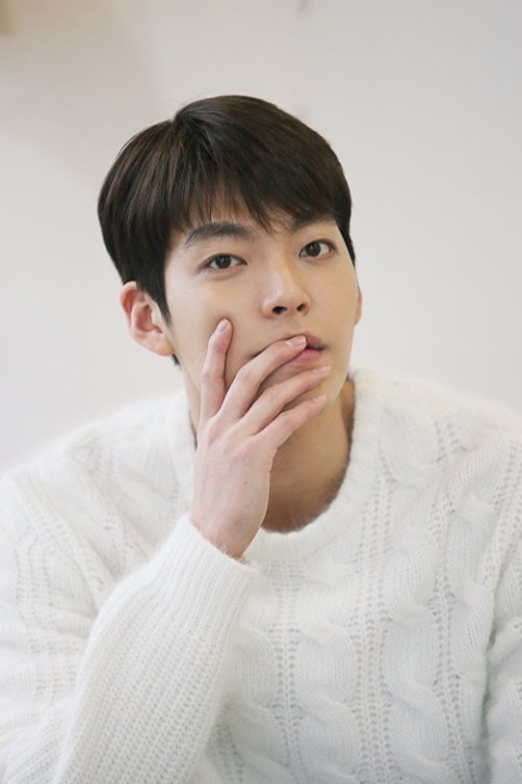 Bài báo: [Độc quyền] Kim Woo Bin được quyết định không đủ điều kiện nhập ngũ vì ung thư vòm họng "ưu tiên việc điều trị" 