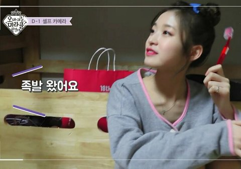 Pann: Hình như là Oh My Girl Arin gầy quá rồi?  