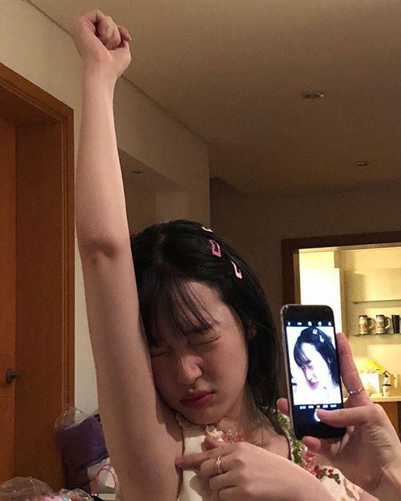 Sulli khoe chùm ảnh party tại gia trên Instagram