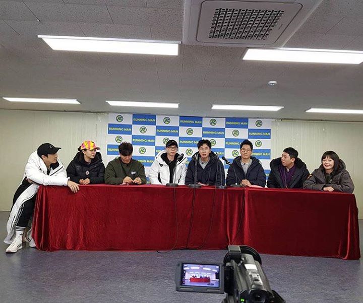 Running Man sẽ dành riêng góc đặc biệt theo concept họp báo về tin hẹn hò của Lee Kwang Soo và Lee Sun Bin trong tập 434 phát sóng Chủ nhật tuần này.