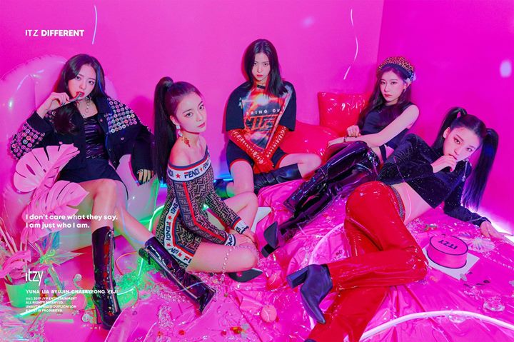 ITZY tung ảnh nhóm cho 1st single <IT'z Different>