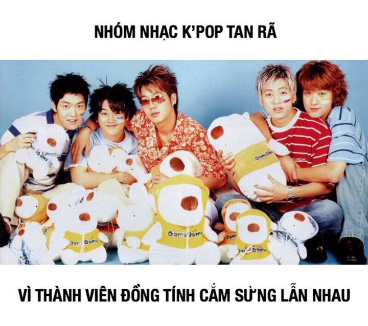 Nhóm nhạc idol gen 1 có tên K’Pop gồm 5 thành viên: Donghwa, Jumin, Youngwon, Yoobin và Woohyun debut năm 2001 với ca khúc “Shadow”. Những chàng trai đẹp như hoa đã thành công lớn với bài hát đầu tay và tiếp tục gây tiếng vang với 2 album nữa trước khi ta