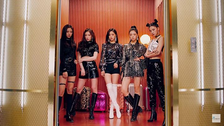 ITZY ra MV teaser cho ca khúc “DALLA DALLA” 