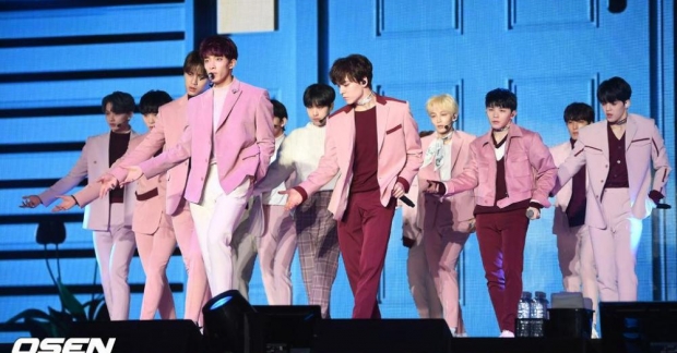 Seventeen khoe visual đỉnh cao và vũ đạo đều tăm tắp tại showcase comeback "You Make My Dawn"