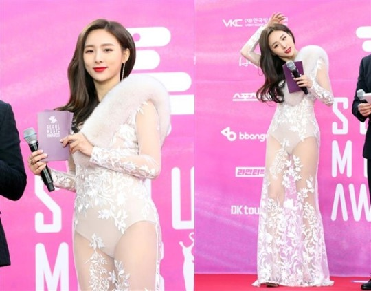 [naver] '2019 Seoul Gayo Daesang' Han Cho Im, diện váy xuyên thấu táo bạo 'chiều cao gây chú ý'