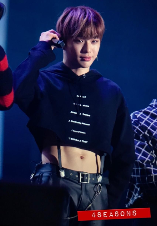 theqoo: Ngày hôm nay Kang Daniel đã mặc crop top  