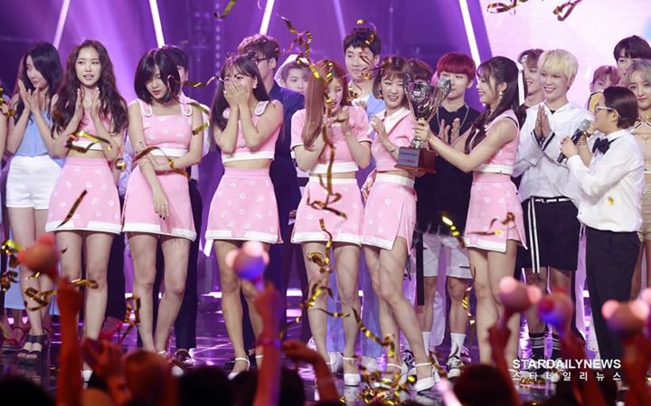 Apink đã giành chiếc cúp thứ 5 cho "Five" trên Show Champion hôm nay trước BLACKPINK, Heize, Lee Hyo Ri và MAMAMOO