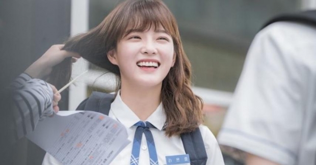 Vì đâu đạo diễn phim "School 2017" liều lĩnh chọn Kim Sejeong (I.O.I, gugudan) làm nữ chính