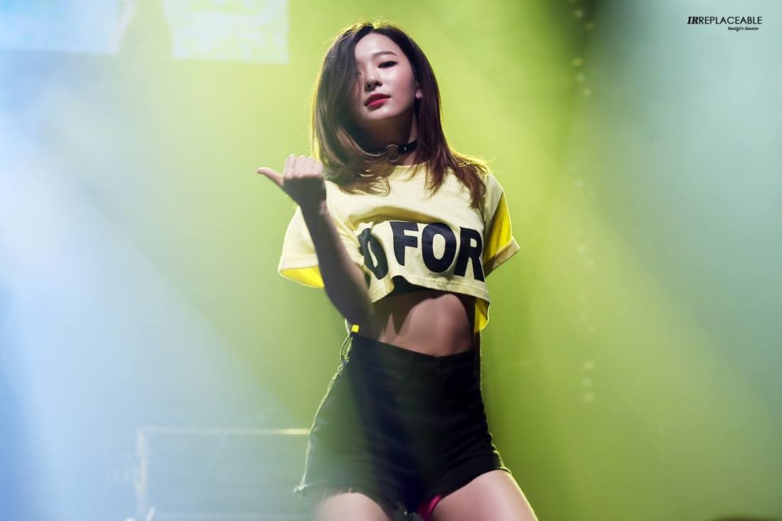 10 hình ảnh chứng minh Seulgi (Red Velvet) là nữ hoàng của phong cách áo crop top