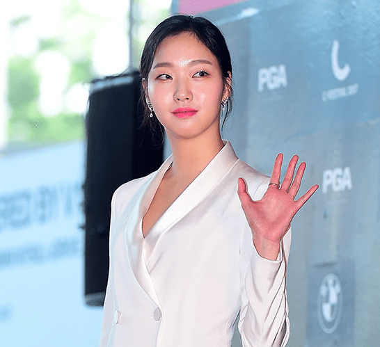 Kim Go Eun ký hợp đồng độc quyền với công ty đại diện của Lee Byung Hun