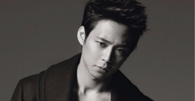 Yoochun (JYJ) xóa sạch ảnh, hôn thê xóa luôn Instagram sau khi "đăng đàn" xin lỗi