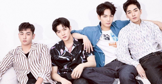 Sau nhiều thăng trầm, NU'EST xúc động khóc trên V Live: "Con đường chúng ta đi, từ nay sẽ chỉ toàn hạnh phúc thôi nhé"