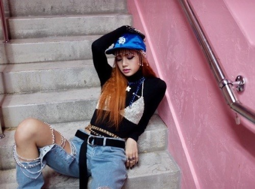 Herald Pop - Naver: Black Pink Lisa khoe vẻ girl crush