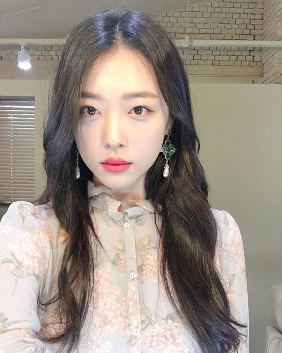 Bài báo: Sulli hưởng lợi lớn từ Real... nhận được vô số lời mời đóng phim điện ảnh và phim truyền hình