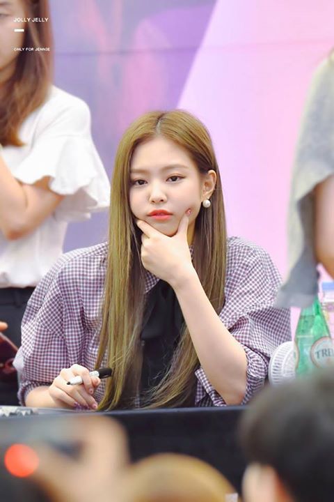 theqoo: Jennie: Bạn nên đi học chứ~.gif