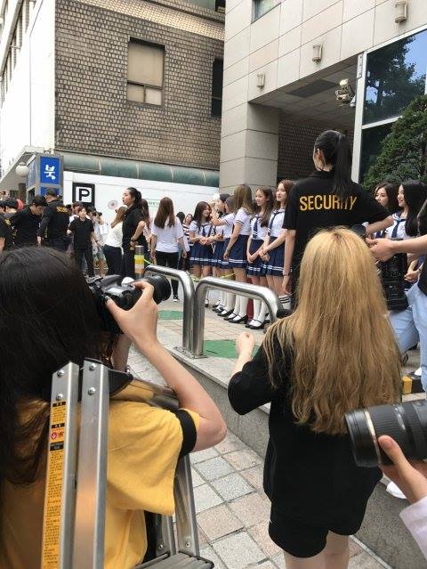 Pann: Idol School gây náo loạn tại Hongdae  