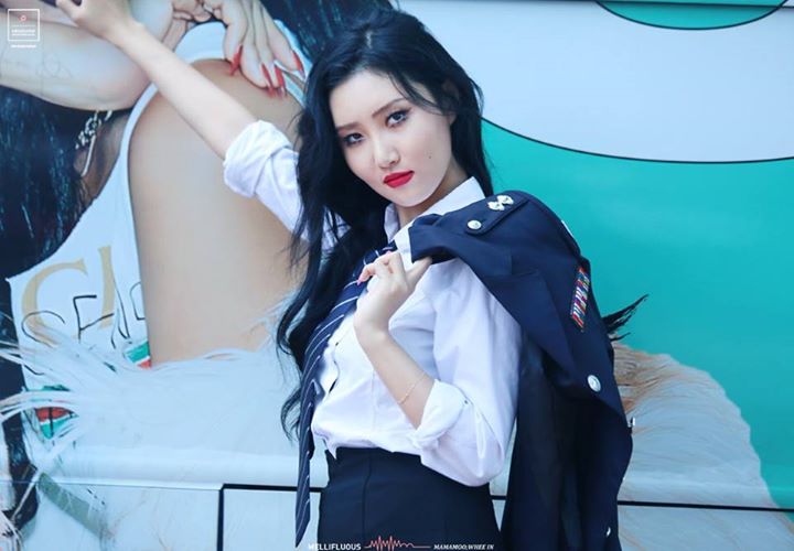 Pann: Hwasa mặc cảnh phục này các chị em ơi ㄷㄷㄷ