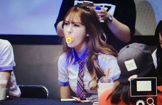 Bài báo: "Vì sao chứ?" Văn hóa fansign idol khiến cư dân mạng bối rối
