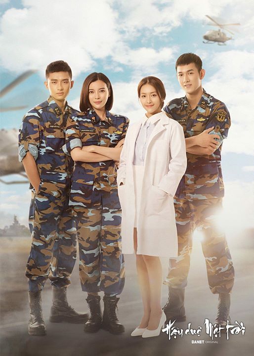 Dàn diễn viên chính “Hậu Duệ Mặt Trời” phiên bản Việt Nam: Song Luân vai Đại úy Duy Kiên (Song Joong Ki), Khả Ngân vai bác sĩ Hoài Phương (Song Hye Kyo), Hữu Vi vai Thượng sĩ Bảo Huy (Jin Goo) và Cao Thái Hà vai Trung úy Minh Ngọc (Kim Ji Won)