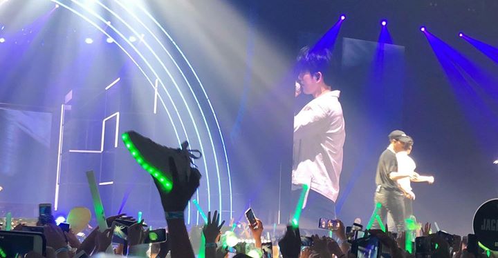 Giải pháp của Ahgase khi không có lightstick ㅋㅋㅋㅋㅋㅋㅋㅋㅋㅋㅋㅋㅋㅋㅋㅋㅋㅋㅋㅋㅋㅋㅋㅋㅋㅋㅋㅋㅋㅋㅋㅋ