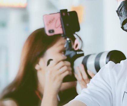 Cách các fansite chụp ảnh và quay fancam cùng 1 lúc