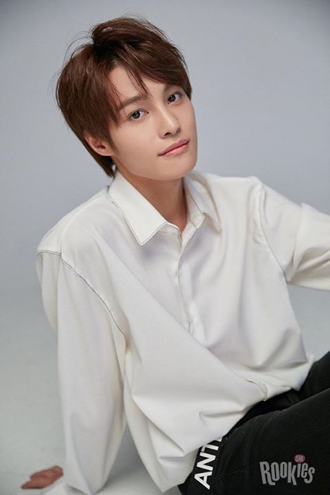 SM Rookies giới thiệu 3 trainee mới: Yang Yang (2000 - Đức, Trung Quốc); Xiao Jun (1999 - Quảng Đông, Trung Quốc) và Hendery (1999 - Macao, Trung Quốc)