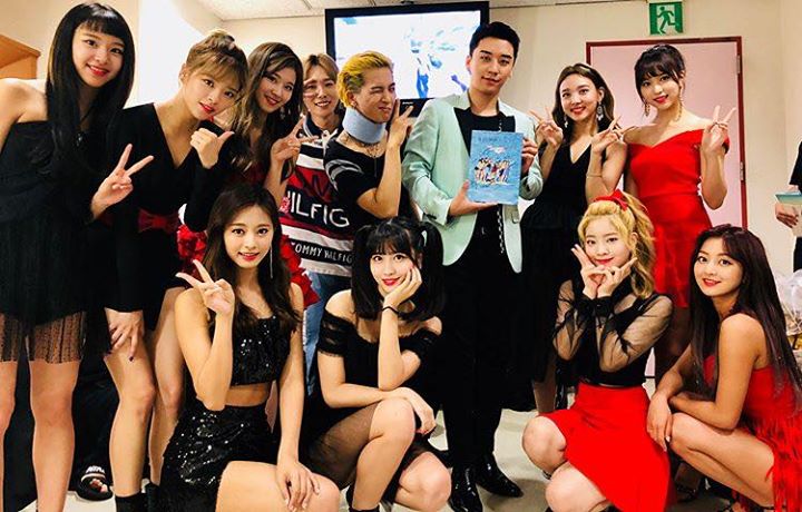 TWICE, Apink, GFRIEND, SEVENTEEN và gugudan SEMINA tặng album cho tiền bối Big Bang Seungri