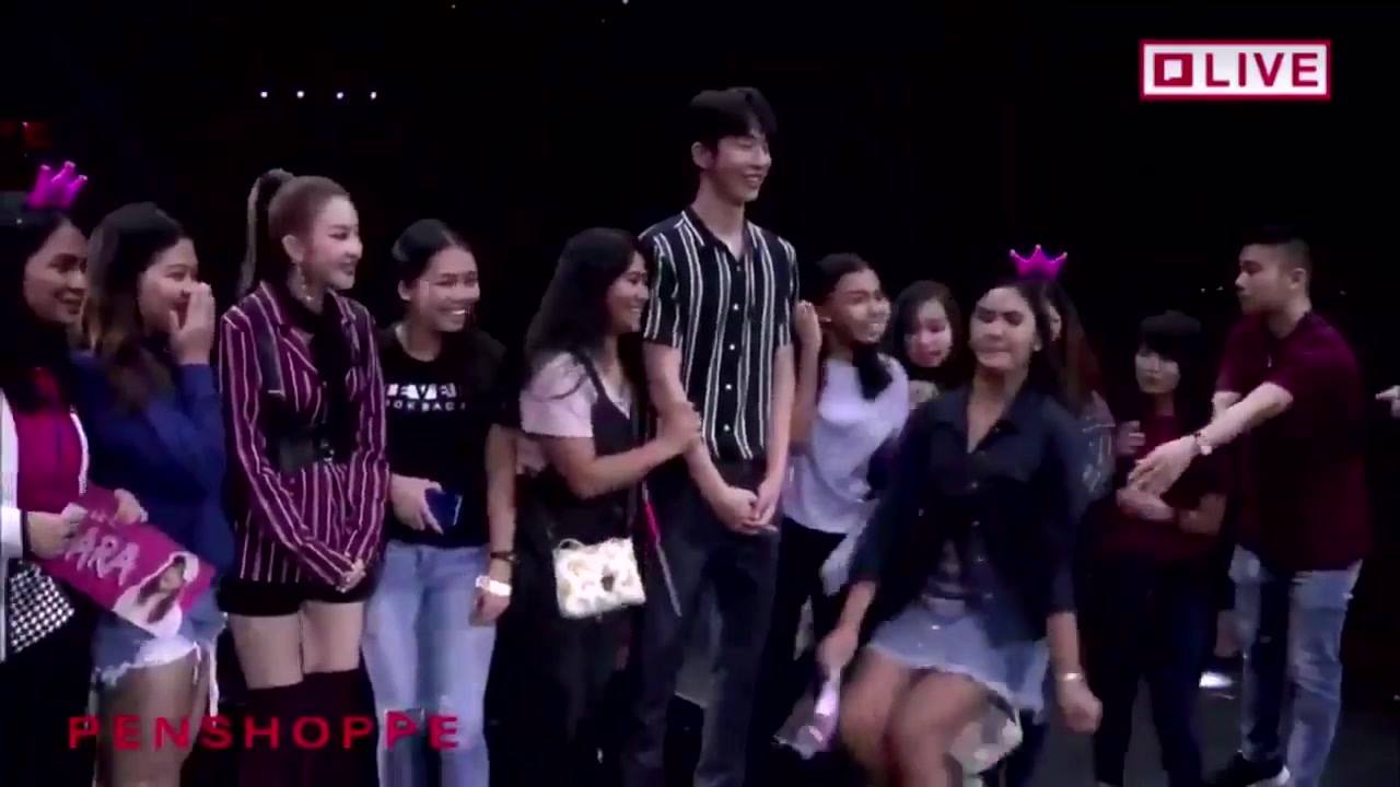 Nam Joo Hyuk bị fan nữ Philippines công khai “sàm sỡ” trên sân khấu fan-con Penshoppe ở Manila