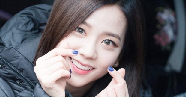 Jisoo (Black Pink) bị hiểu lầm đang tán tỉnh đồng nghiệp nam 