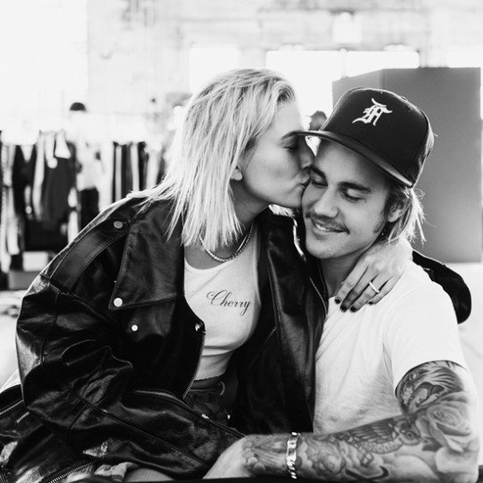 Bài báo:  Justin Bieber ♥ Hailey Baldwin 'bùng nổ lovestagram' "Em là tất cả của anh" 