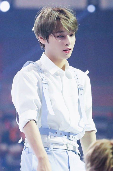 [Pann] Park Jihoon đưa nước cho các fan