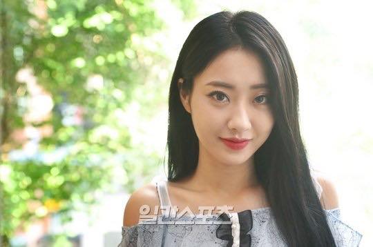 Bài báo: Kyungri, “Không phẫu thuật thẩm mỹ là quyết định đúng đắn nhất của đời tôi”